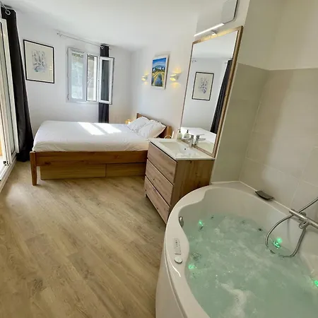 Pinede Vue Clim Jacuzzi Hyeres