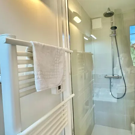 Lägenhet Pinede Vue Clim Jacuzzi *