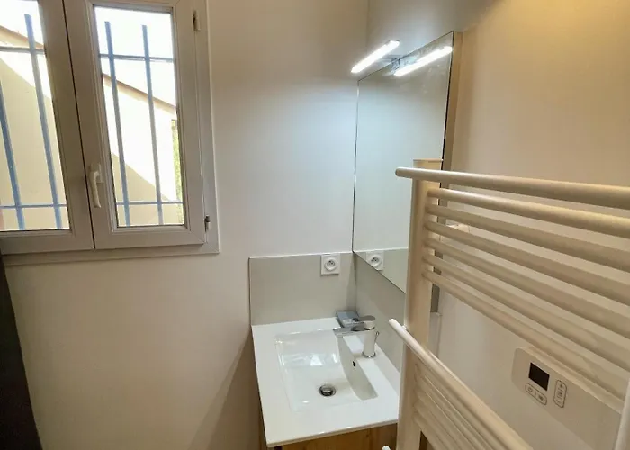 Pinede Vue Acces Direct A La De La Badine Clim Jacuzzi Piscine Hyères