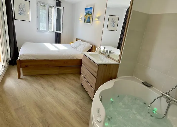 Pinede Vue Accés Direct à La De La Badine Clim Jacuzzi Piscine Hyères