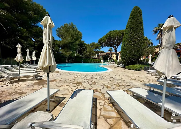 Lägenhet Pinede Vue Acces Direct A La De La Badine Clim Jacuzzi Piscine