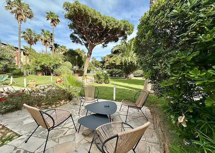 Pinede Vue Acces Direct A La De La Badine Clim Jacuzzi Piscine